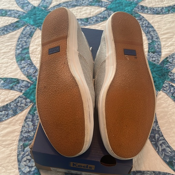 Keds gently used size 10M - lots of wear left - Picture 3 of 4